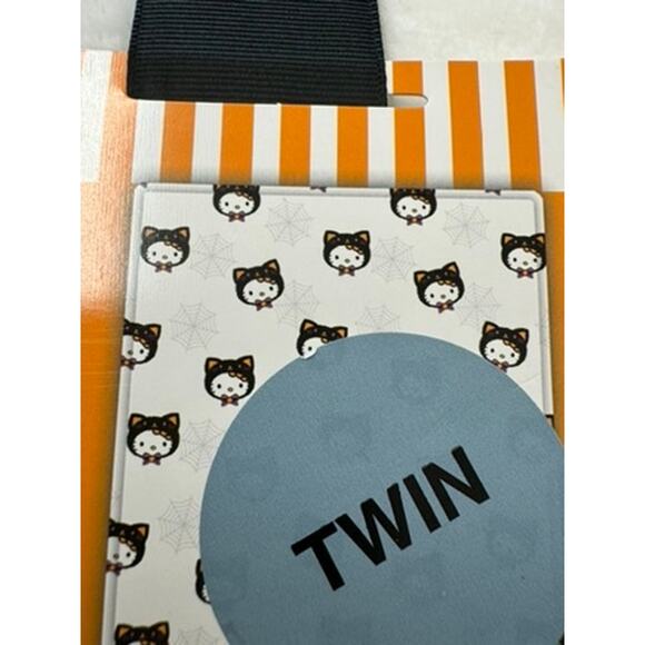 Hello Kitty Plush Blanket, Kitty Head W/Cat Costume,Twin - Picture 4 of 7